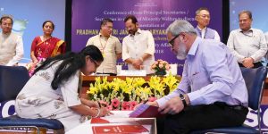 The Union Minister for Minority Affairs, Shri Mukhtar Abbas Naqvi witnessing the MoUs, lamp at the National Conference of Principal Secretaries / Secretaries in-charge of States / UTs dealing with Minority Affairs, in New Delhi on July 16, 2018. The Secretary, Ministry of Minority Affairs, Shri Ameising Luikham and other dignitaries are also seen.