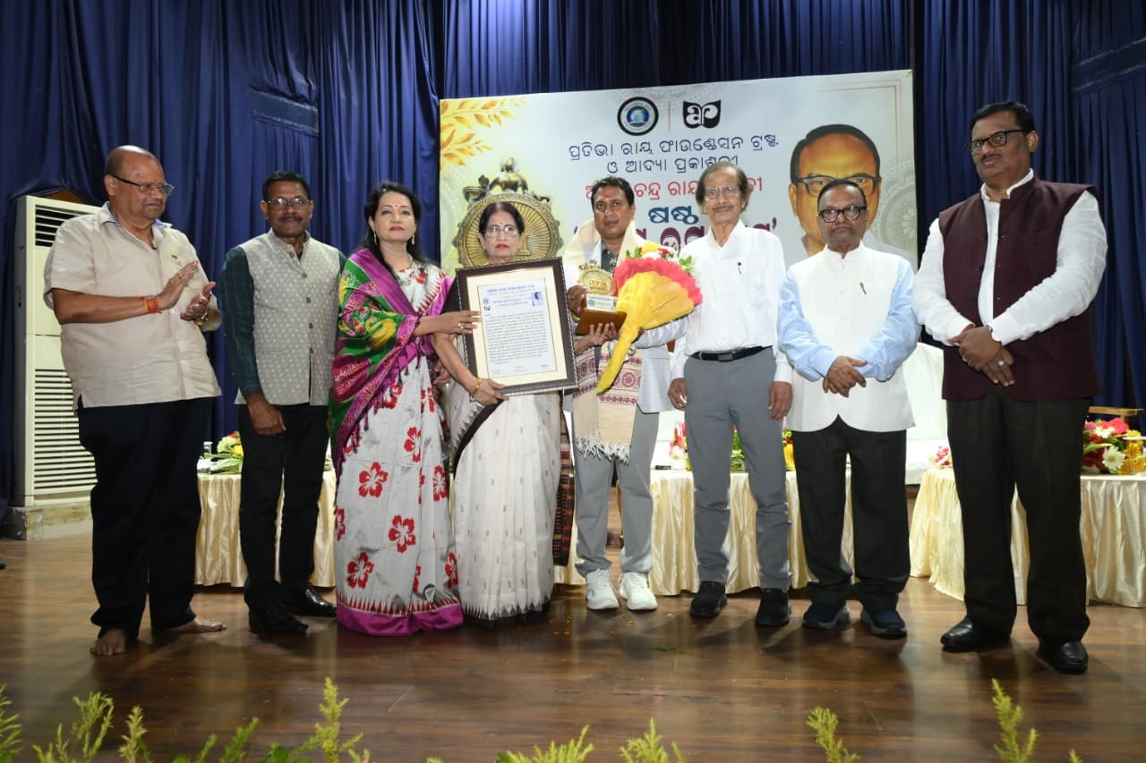 Sixth Akshaya Upanyasa Puraskar Conferred on Dr. Lalatendu Sahoo