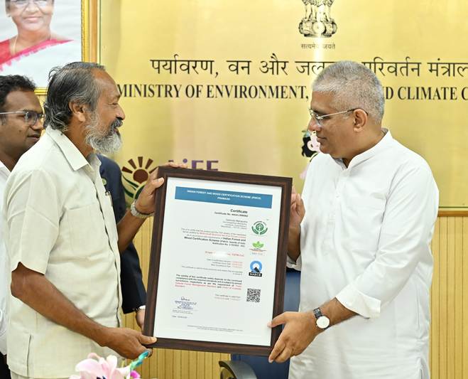 Union Environment Minister hands over India’s first PRAMAAN certificates under the Indian Forest and Wood Certification Scheme to a bamboo farmer Govind Mohapatra from Odisha