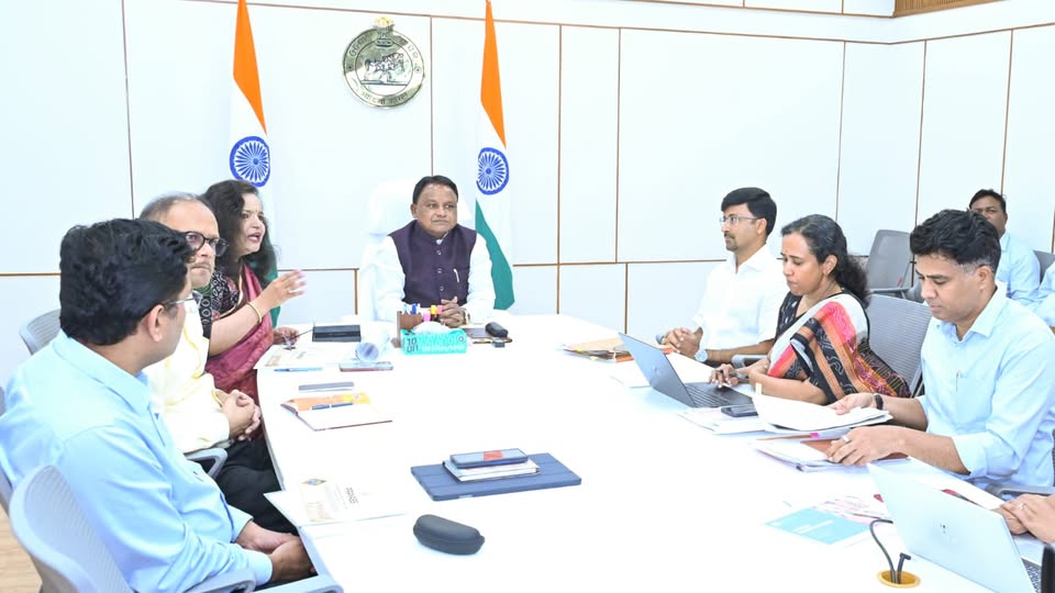 Odisha CM Reviews Health, Nutrition and Education Under PRAYASS