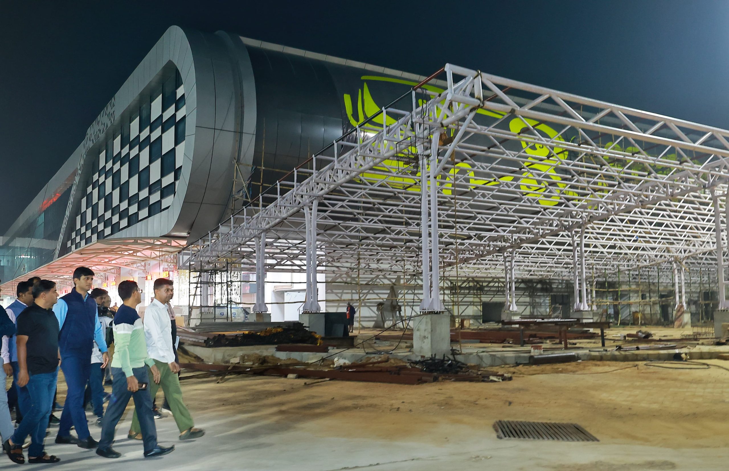 Chairman 5T, and Nabin Odisha Kartik Pandian conducted a site visit to the Inter-State Bus Terminal (ISBT), Baramunda
