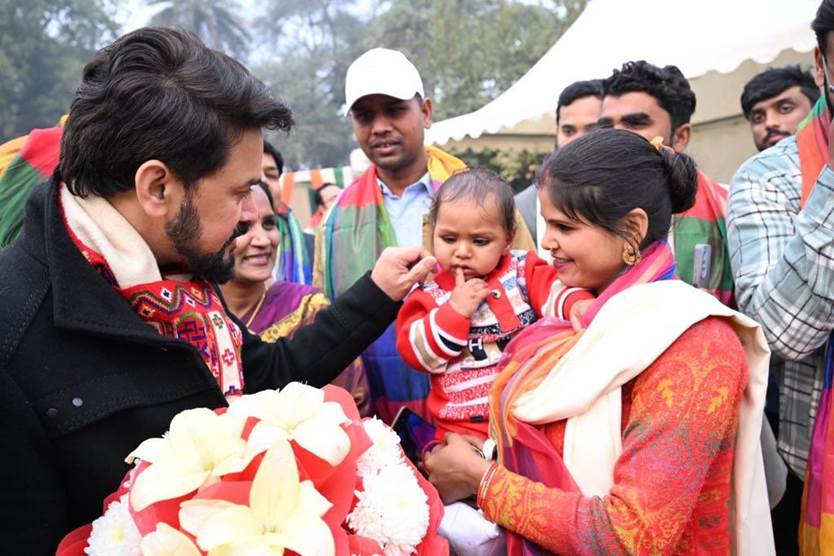 Union Minister Anurag Thakur felicitates over 450 special invitees to Republic Day