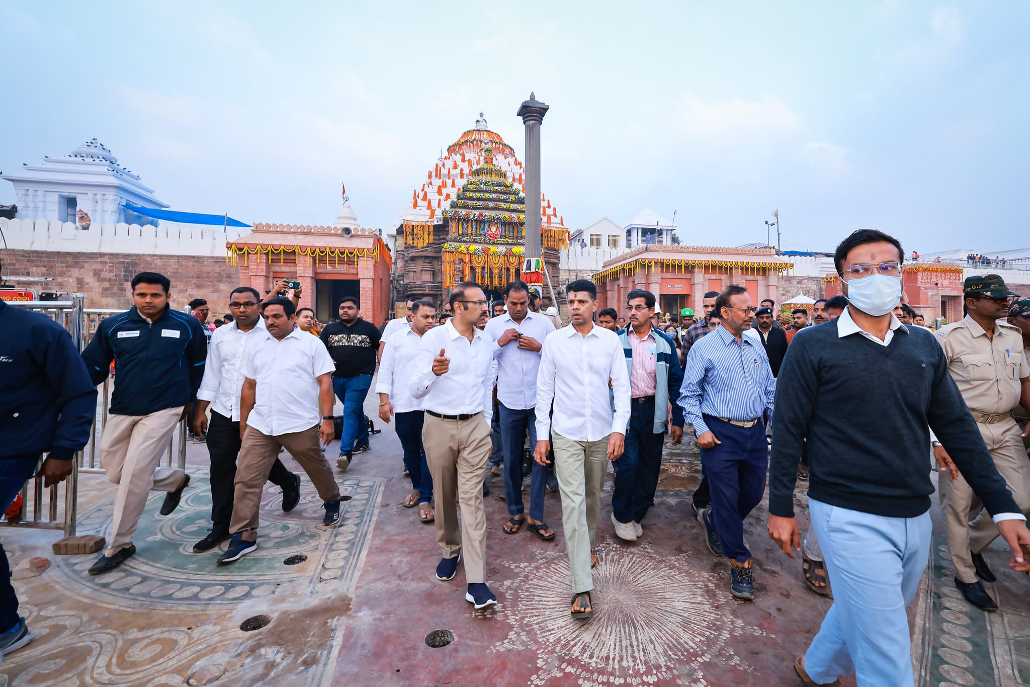 Chairman 5T & Nabin Odisha, Kartik Pandian, paid an early morning visit to Puri