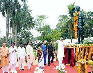On the occasion of the birth anniversary of revolutionary leader Subhash Chandra Bose Odisha CM  has paid tribute by offering garland to his statue