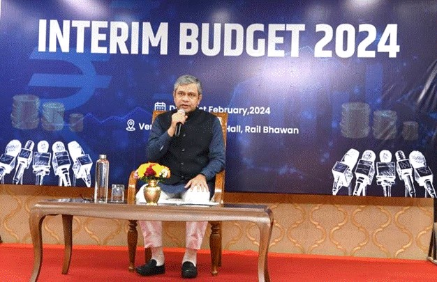 Union Railways Minister, Ashwini Vaishnaw Lauds allocation  of Rs. 2,52,000 Crore for capital expenditure for FY 2024-25 for Railways
