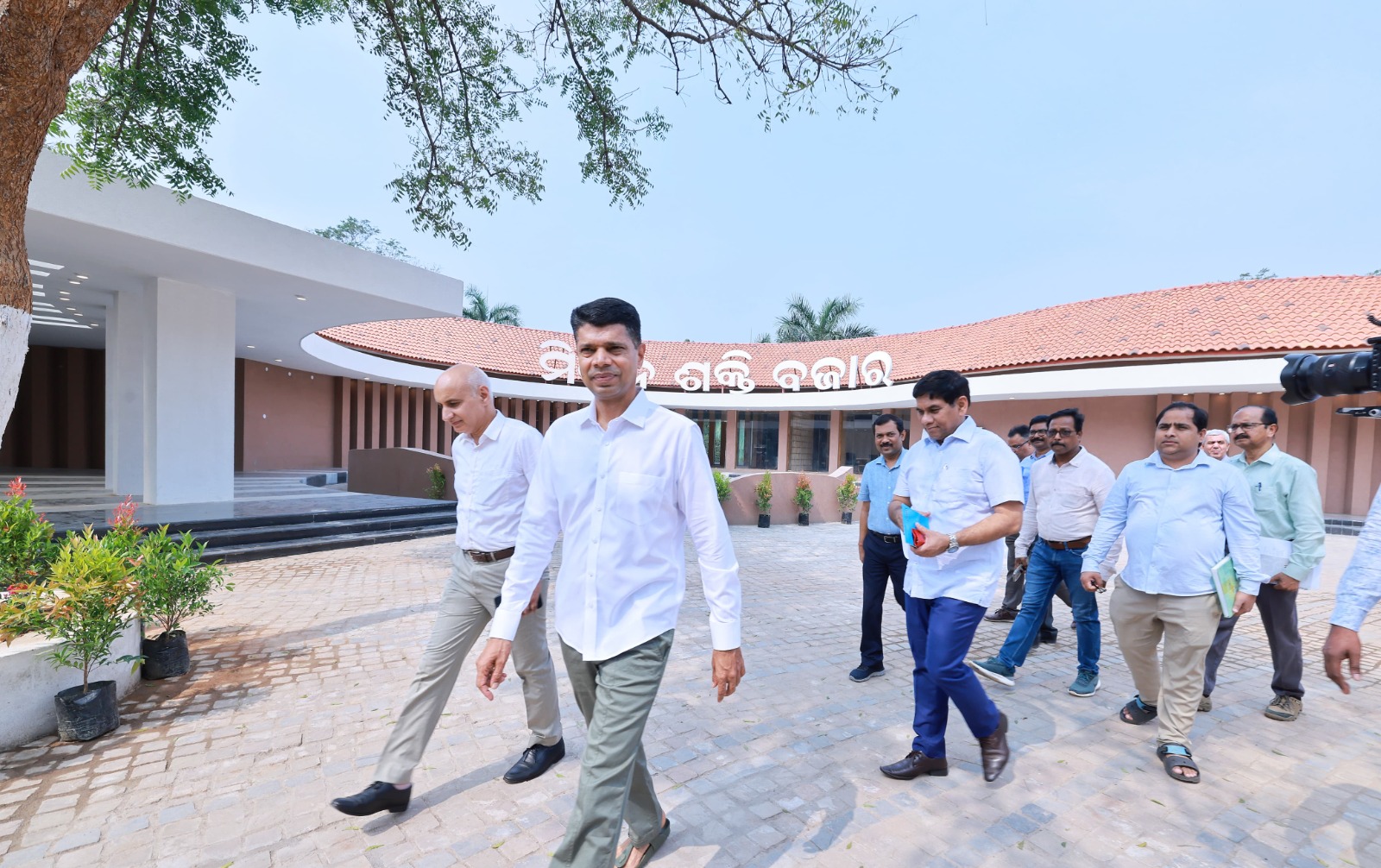 Chairman, 5T and Nabin Odisha has visited the Mission Shakti Bazar