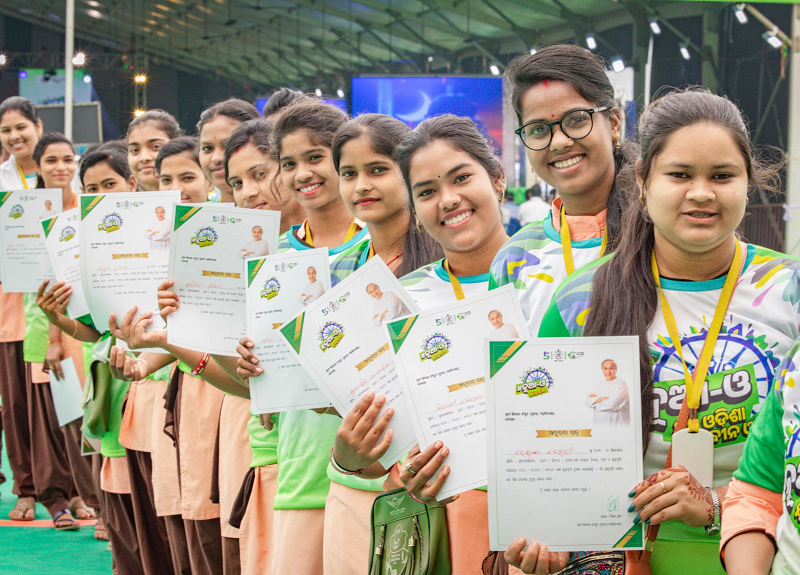 5T Chairman attended NuaO Scholarship Distribution Programme & interacted with students from 57 colleges of the three districts