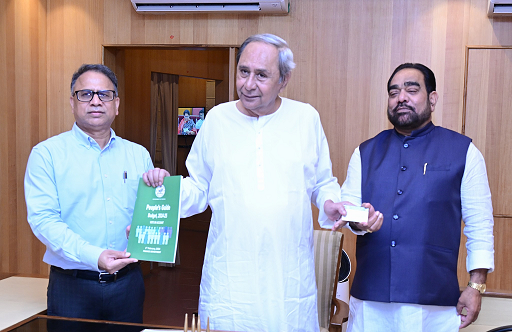 Odisha CM received a copy of Interim Budget through a pen drive from Finance Minister