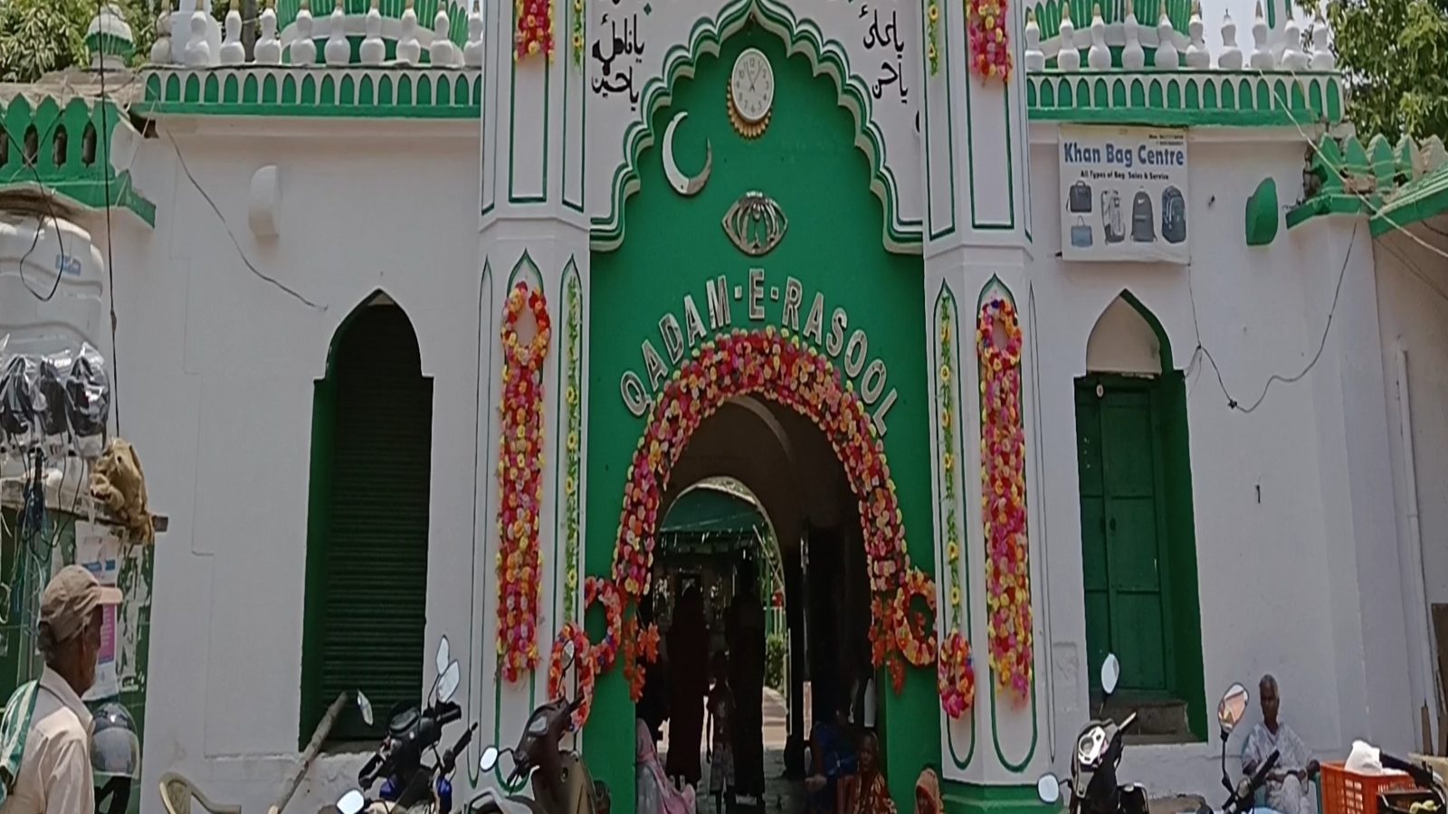 Festive spirit gripped Twin Cities of Cuttack and Bhubaneswar on Eid-ul-Fitr
