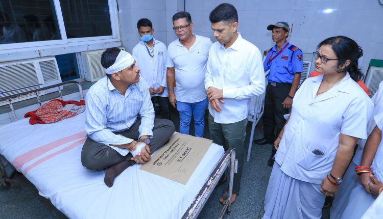 5T and Nabin Odisha Chairman Kartik Pandian met the victims of the road accident