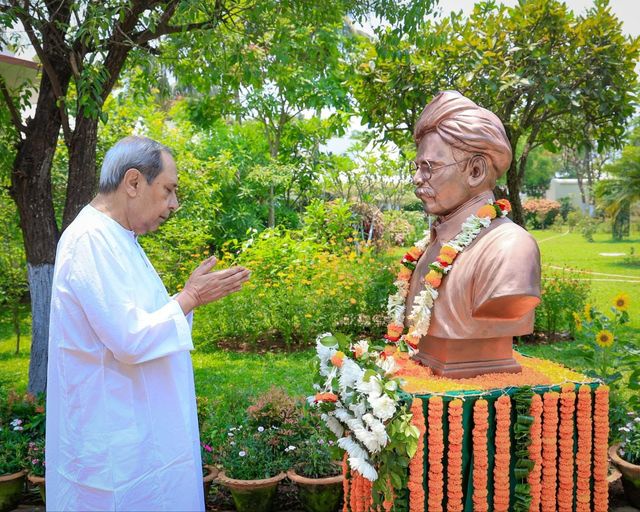 Odisha Chief Minister has paid humble tributes to Utkal Gourav Madhusudan Das