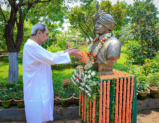 Naveen Pays Humble Tributes to Maharaja Krushna Chandra Gajapati Narayan Dev