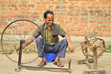 From Struggling Artisan to Successful Entrepreneur: How Swakalpa Revived Radhakanta’s Handloom Business