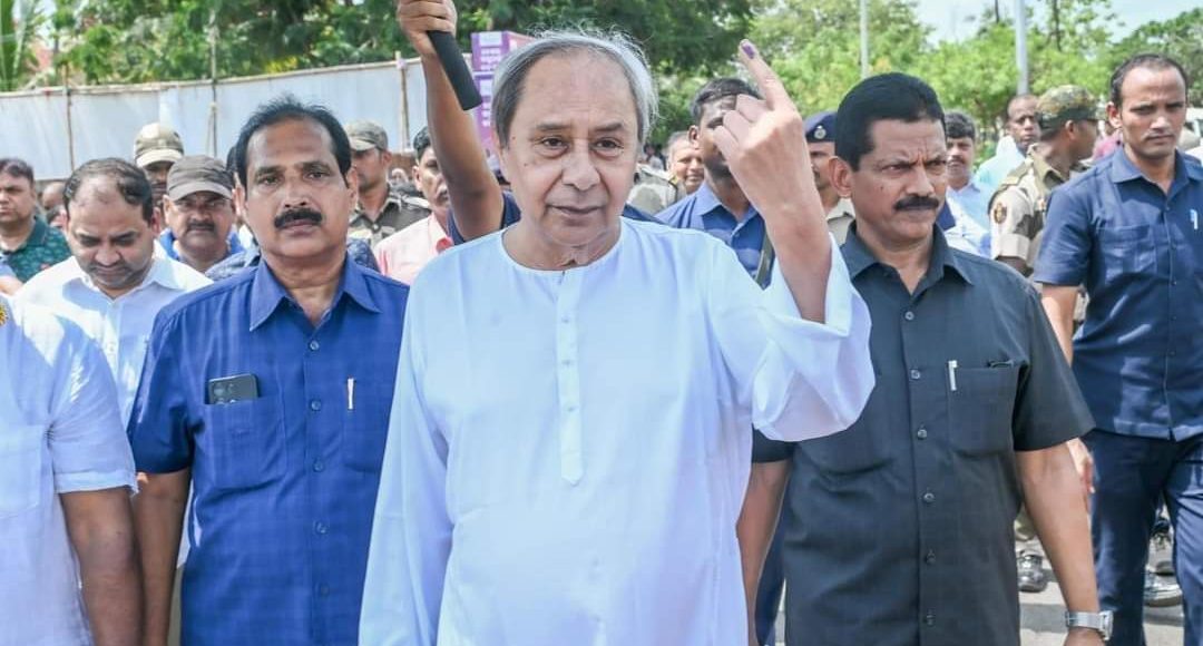 Odisha CM  Naveen Patnaik went to the polling booth all the way walking despite the scorching heat