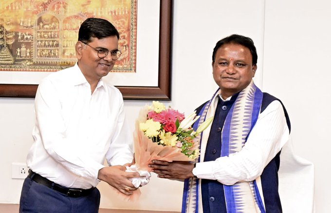 Odisha CM Majhi Suggests I & PR Dept departmental officials to increase their professional skills