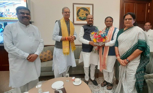 CM Majhi, Dy CMs Call On Dharmendra, Jual, Vaishnaw & speaker