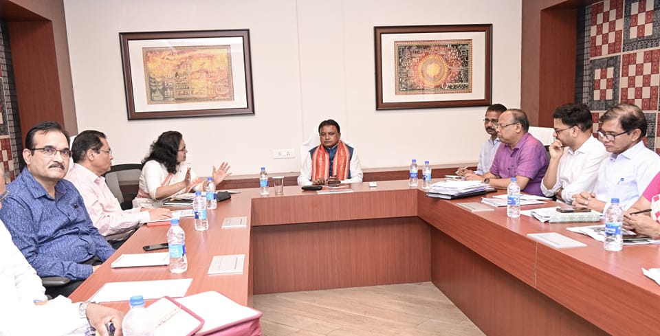 Chief Minister Mohan Charan Majhi conducted a review meeting for the preparation of possible flood management