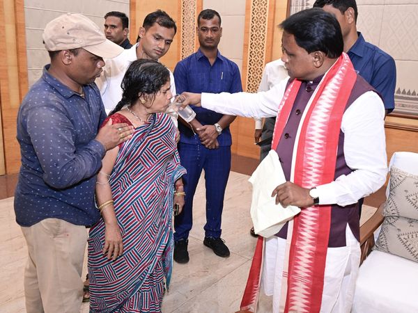 Chief Minister Mohan Charan Majhi listened to the problems of the common people