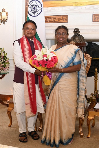 Newdelhi:27/6/24:Chief Minister of Odisha, Shri Mohan Charan Majhi called on President Droupadi Murmu at Rashtrapati Bhavan