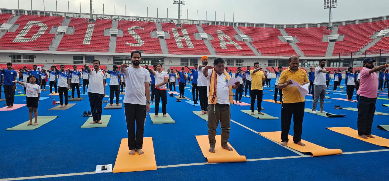 Union Tribal Affairs Minister Shri Jual Oram leads celebrations of the 10th International Day of Yoga at Rourkela