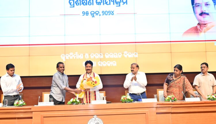 Housing & Urban Development Minister Emphasizes on Teamwork