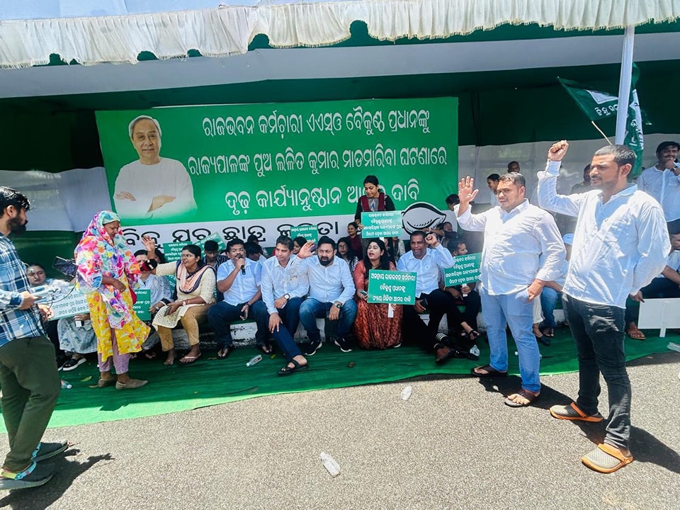 BJD Youth and Student Wings Stage Protest in Front of Raj Bhavan  demanding action against Governor Raghubar Das’s son