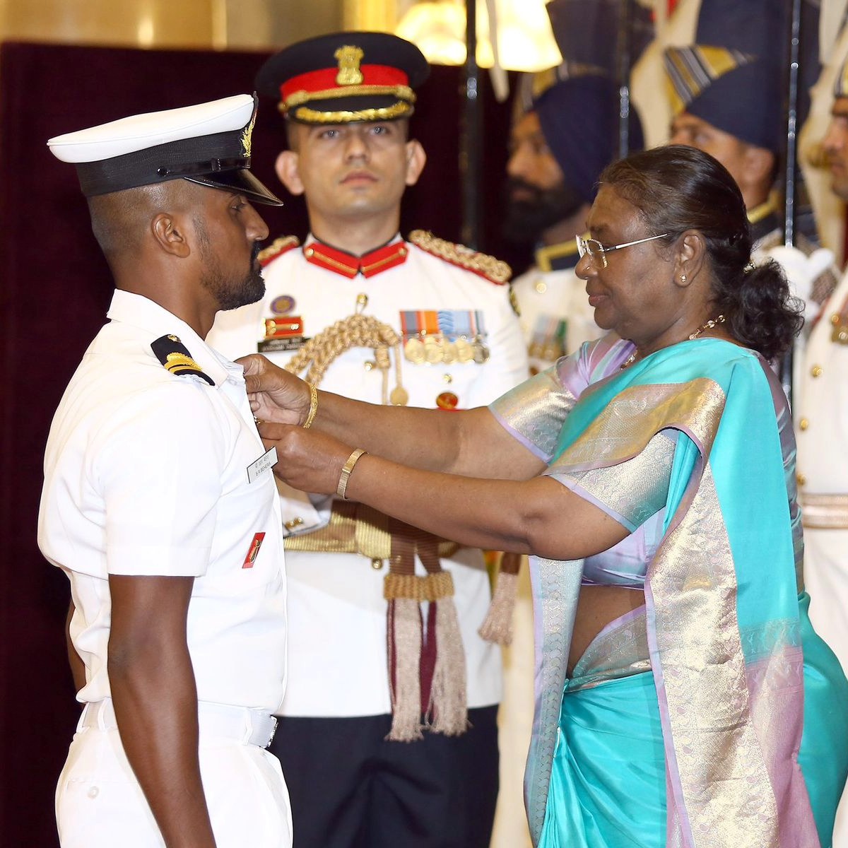 President of India Droupadi Murmu conferred the Shaurya Chakra upon Lieutenant Bimal Ranjan Behera from Odisha