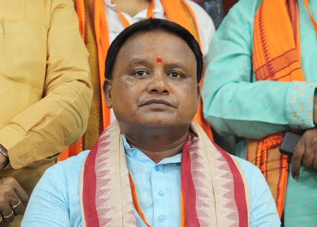 Odisha government will be emphasis  Odia language, and a commission will be formed for the promotion and preservation