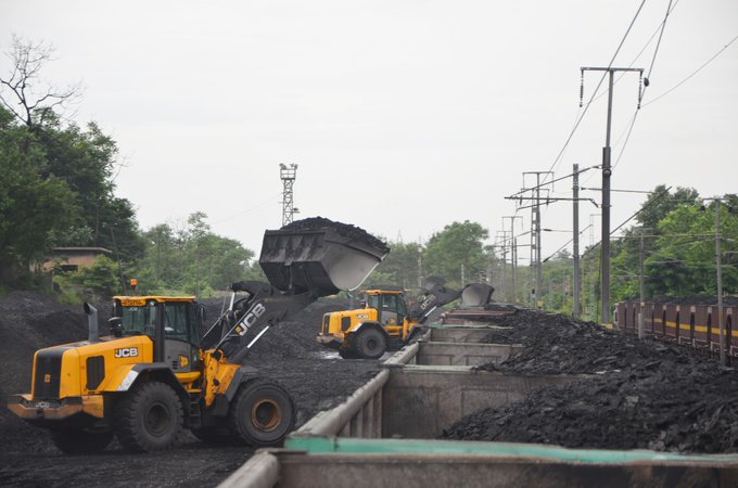 ECoR loaded 3.282 MT more than last year registering an increase of 3.37%