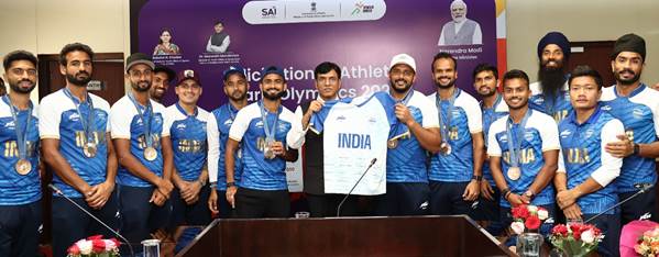 Dr. Mansukh Mandaviya Felicitates Indian Men’s Hockey Team for Exceptional Performance at Paris Olympics