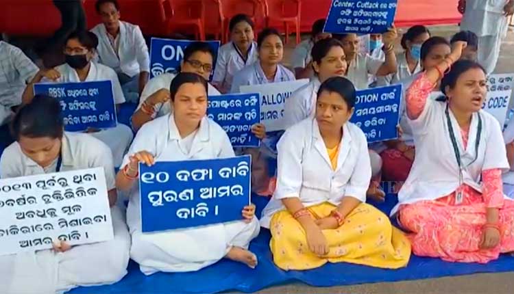 Defying the ESMA nursing staff in all state-run hospitals and healthcare centers launched their two-day cease work agitation