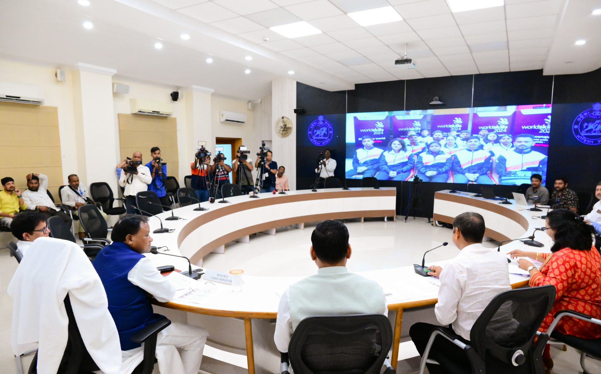 CM Majhi Congratulates 15 ‘Skilled in Odisha’ Contestants