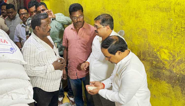 Minister  Krushna Chandra Patra made a surprise visit to Cuttack Malgodam and Chhatra Bazar potato godown