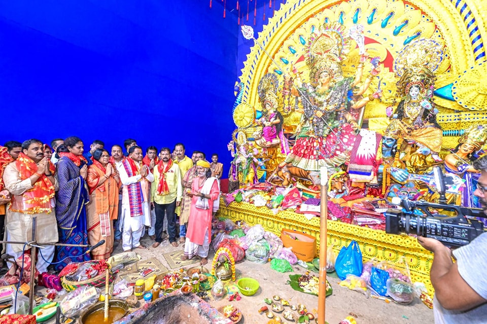 Puja Pandal Politics: CM Mohan Majhi, LoP Naveen Patnaik Engage In visit Bhubaneswar Puja Pandal