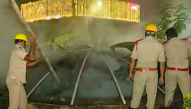 Massive fire broke out at a cloth shop in the underground market at Bhubaneswar