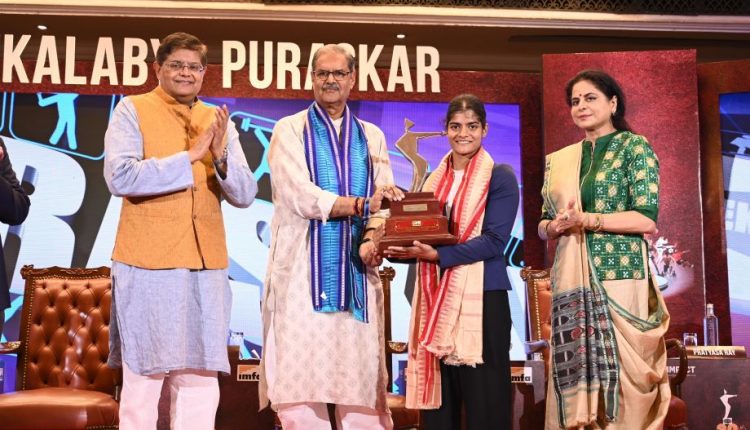 Odisha’s swimming sensation Pratyasa Ray was presented the Ekalabya Puraskar for 2024