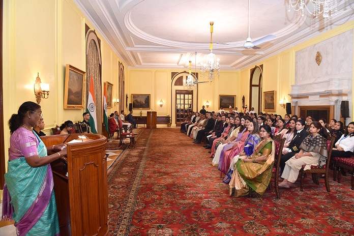 PRESIDENT OF INDIA INTERACTS WITH WOMEN ACHIEVERS IN THE INDIAN AVIATION SECTOR