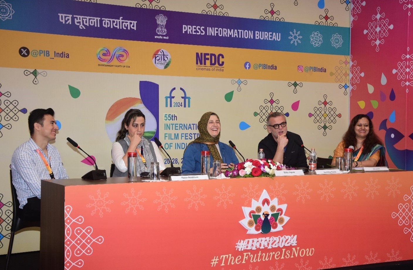“Independent and neutral cinema does not get funds:” Faeze Azizkhani