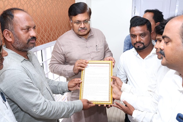 Odisha Jatra Committee Association members have had a meeting with the Law Minister  over various ongoing issues in Jatra sector
