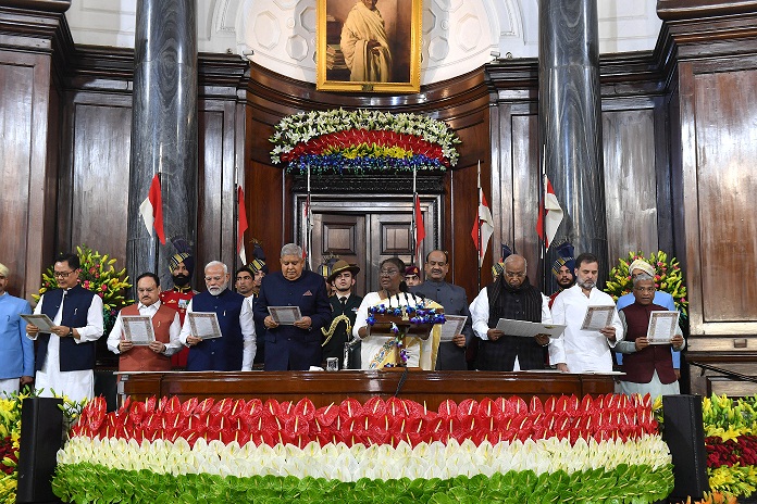 PRESIDENT OF INDIA GRACES COMMEMORATION OF 75 YEARS OF ADOPTION OF THE CONSTITUTION