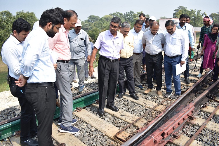 ECoR GM Inspects Boudh-Purunakatak Rail Section of Khurda Road-Balangir Rail Line Project