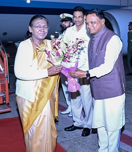 President Droupadi Murmu arrived in Bhubaneswar  to participate in the 18th Pravasi Bharatiya Divas