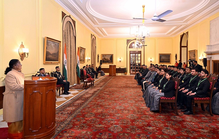 PROBATIONERS OF INDIAN STATISTICAL SERVICE CALL ON THE PRESIDENT