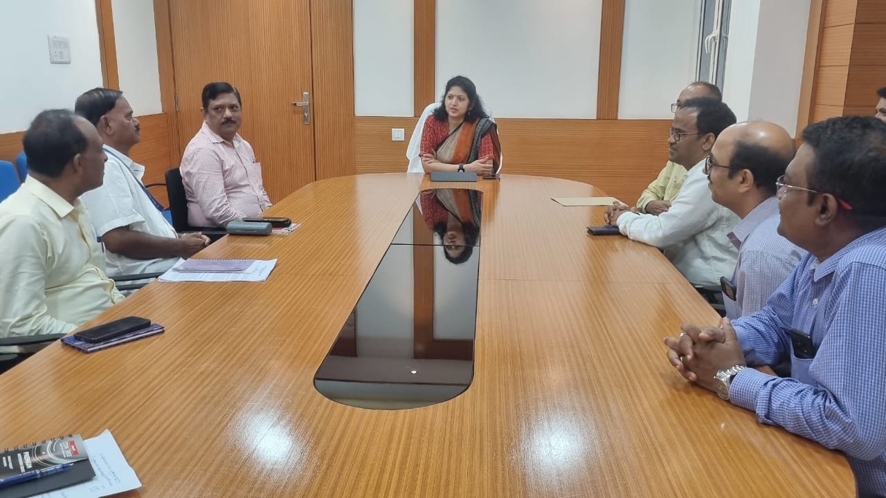 Review meeting on emergency trauma care for road accident victims was held