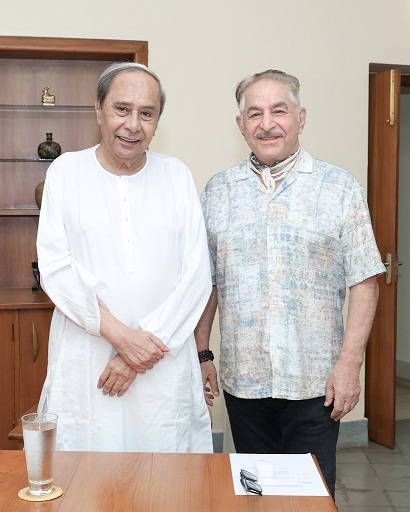 Noted Bollywood actor Dalip Tahil met Leader of Opposition Naveen Patnaik  in Odisha Assembly