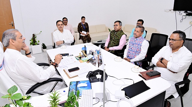 Chairman of the 6th State Finance Commission and other members paid a courtesy call on Deputy Chief Minister Kanak Vardhan Singh Deo