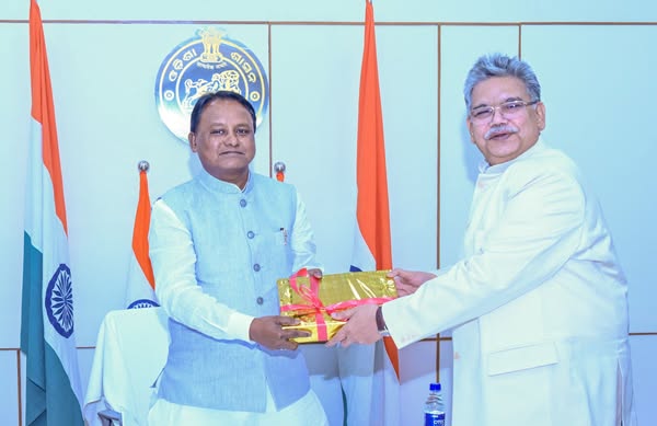 Justice Chittaranjan Dash submitted the commission’s report on the Bharatpur police station incident