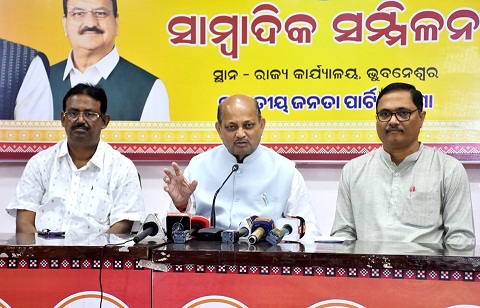 Odisha BJP President Manmohan Samal denounced the violence during the Congress protest