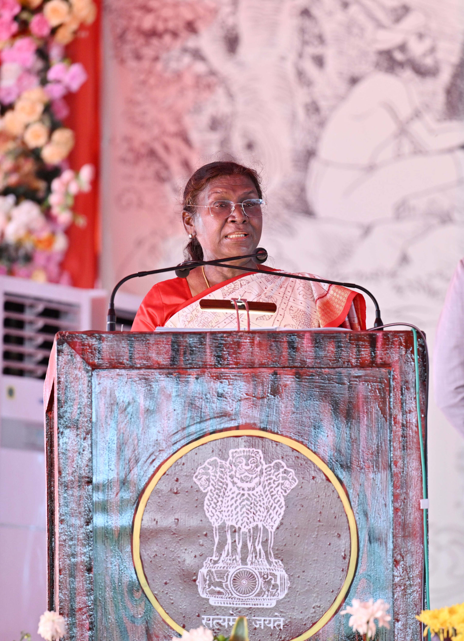 PRESIDENT OF INDIA IN ODISHA; MAKES DARSHAN AT LORD NILAMADHAB TEMPLE AND GRACES FOUNDATION DAY CEREMONY OF BHARATIYA BISWABASU SHABAR SAMAJ