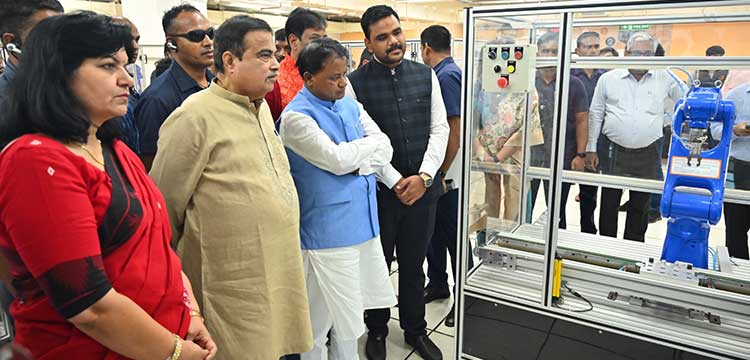 Union Minister for Road Transport & Highways Shri Nitin Gadkari has visited the World Skill Centre in Bhubaneswar